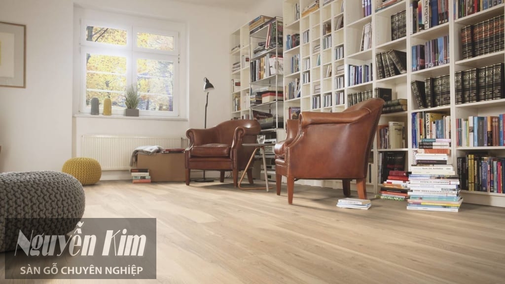 sàn gỗ màu sáng trong phong cách hiện đại khỏe khoắn