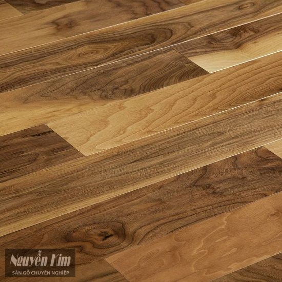 bề mặt sàn gỗ óc chó walnut