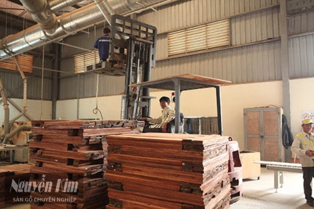 quy trình sản xuất sàn gỗ tự nhiên